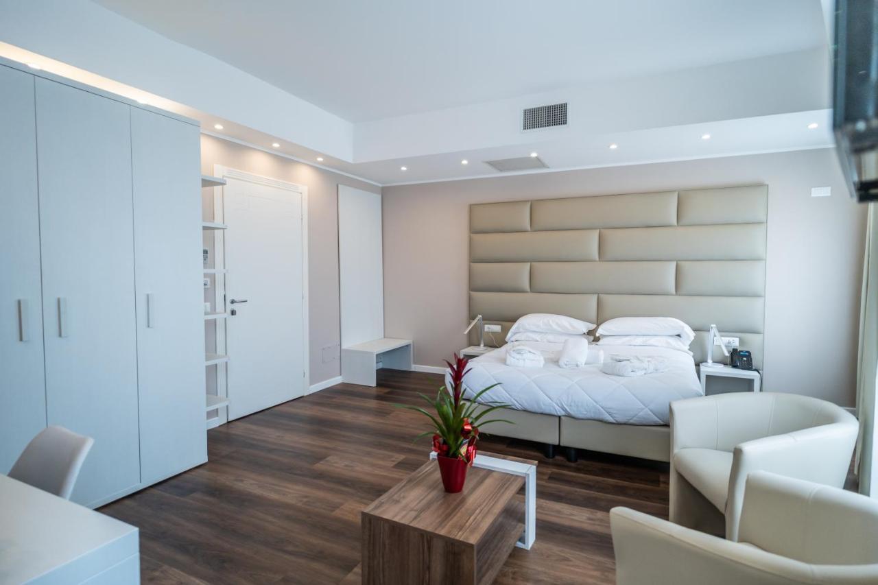 Hotel Globo Suite-Correnti Hotels サンレモ エクステリア 写真