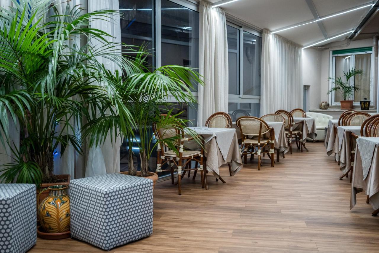 Hotel Globo Suite-Correnti Hotels サンレモ エクステリア 写真