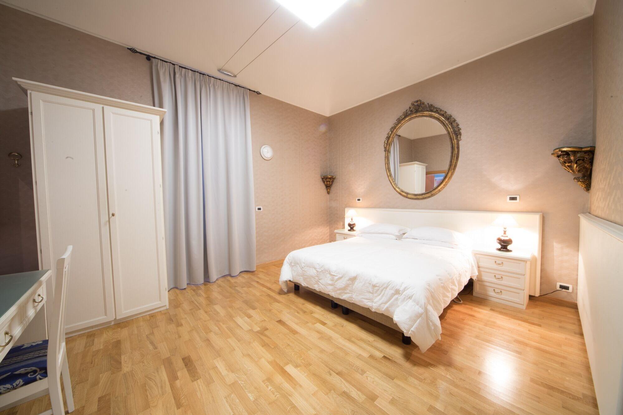 Hotel Globo Suite-Correnti Hotels サンレモ エクステリア 写真